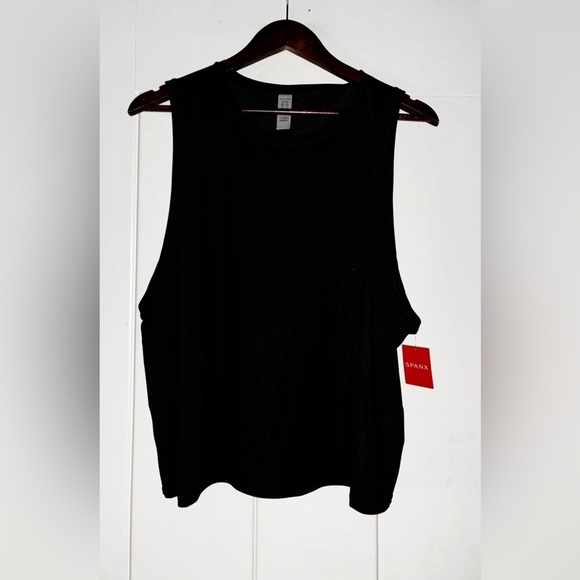 NEW Spanx Go Lightly Cropped‎ Relax Fit Tank Top Black Breathable Cool Women 1X - Picture 1 of 8